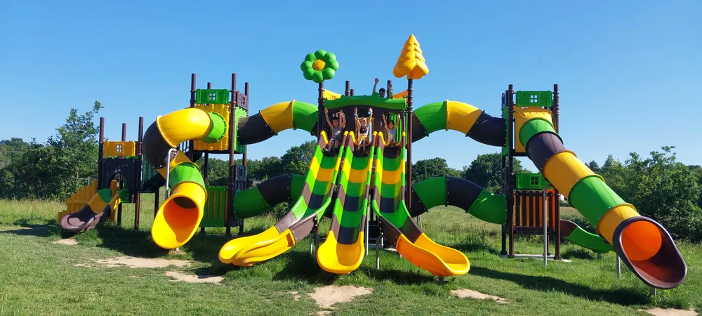 Le super toboggan jeux exterieurs du camping de l'étang du pays blanc à Guérande
