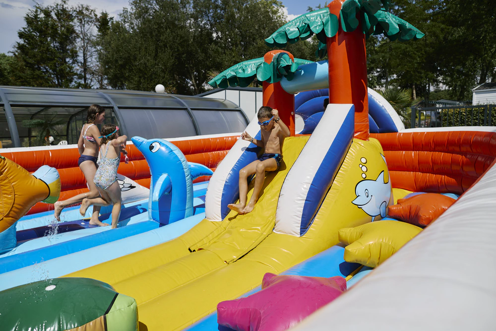 structure gonflable au camping l'étang du pays blanc à Guérande